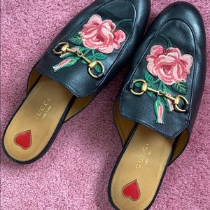🖤gucci embroidered princetown mules